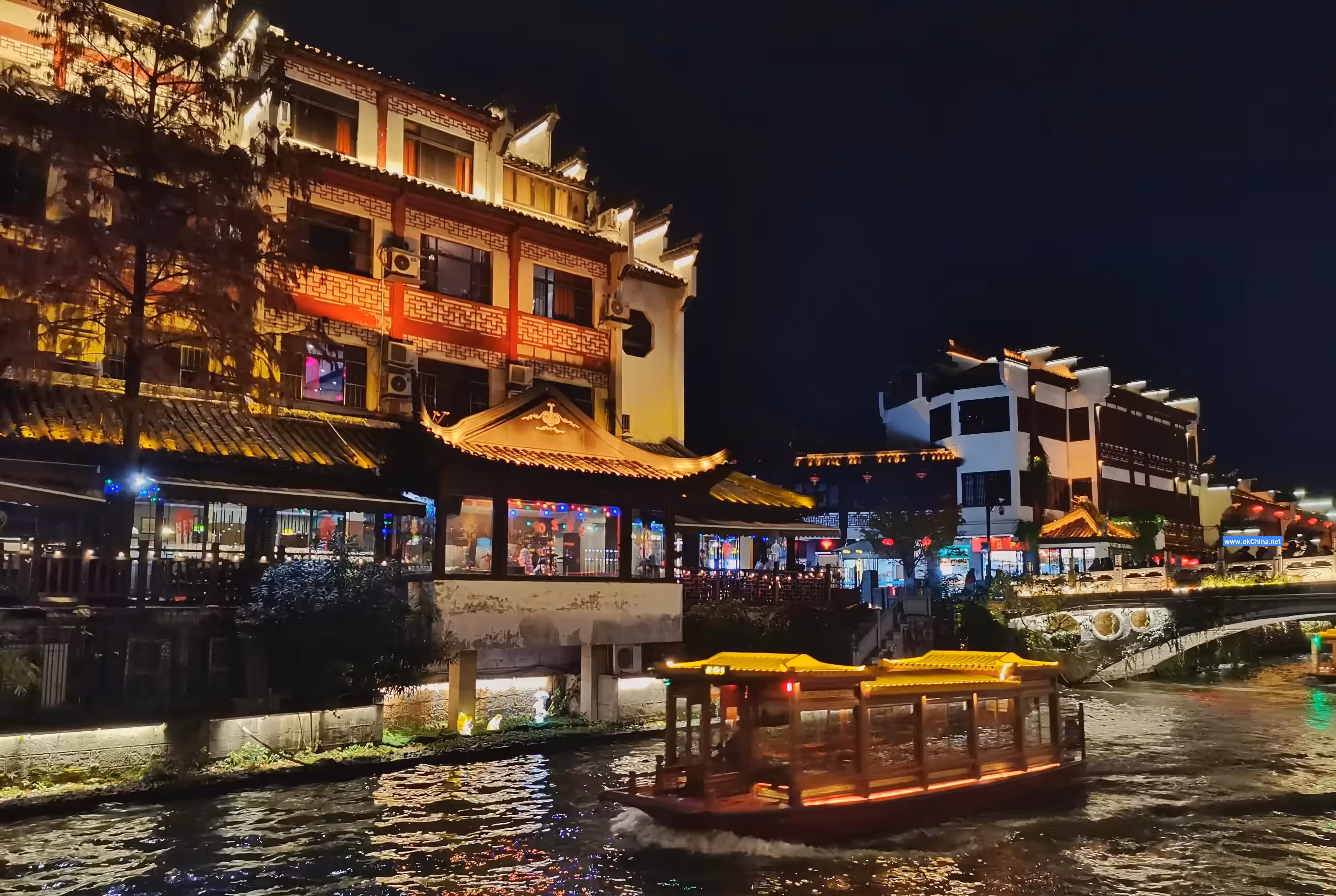 Confucius Temple And Qinhuai River Scenic Belt