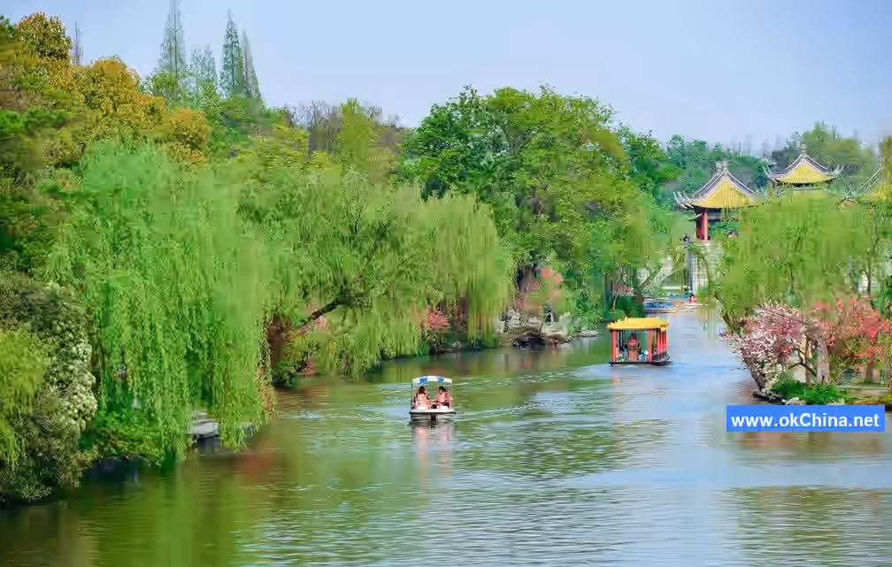 Slender West Lake Scenic Area