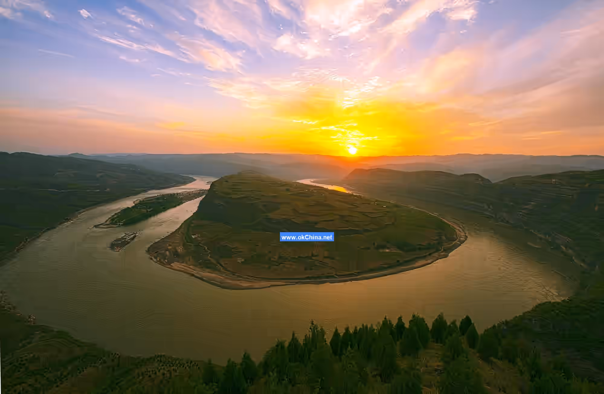 Yanchuan Yellow River Qiankun Bay Scenic Area